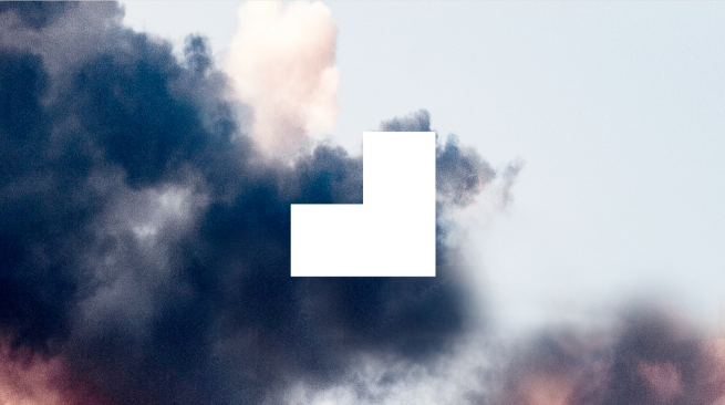 Logo für NZZ-Format vor Wolken