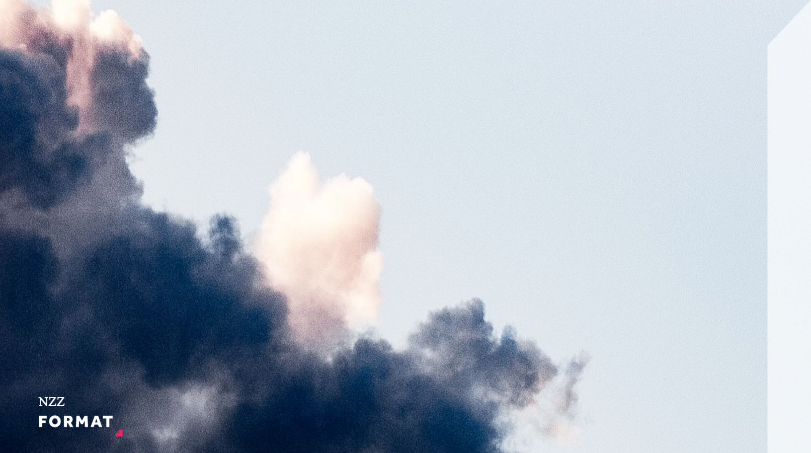 Brandung für NZZ-Format, Cornerlogo auf Bild mit Wolken